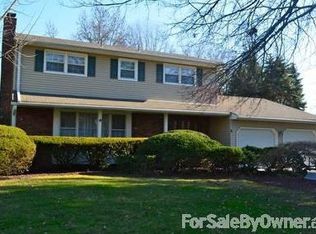 8 Hamilton Dr, East Brunswick, NJ 08816