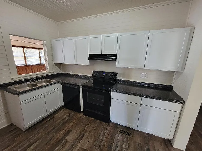 287 S College St — Photo 13