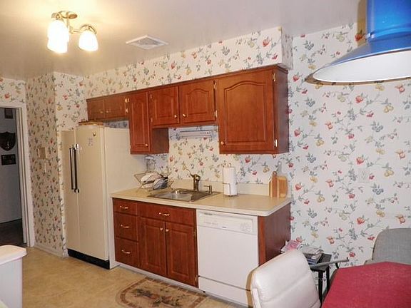 3rd image of 129 Greenridge Ave