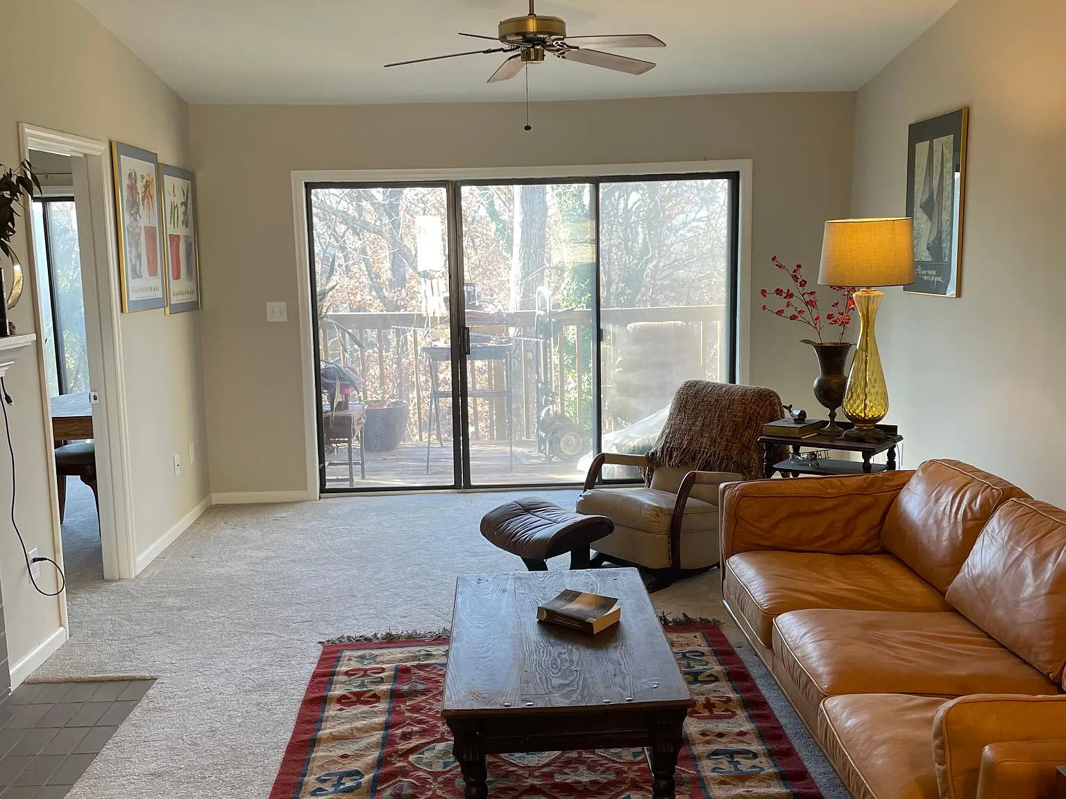 333 Edgewater Ln — Photo 2