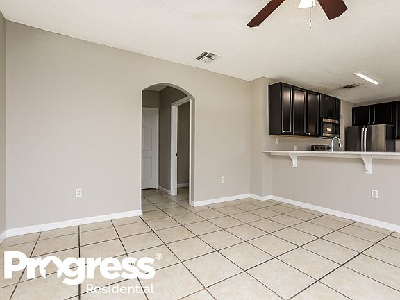 4th image of 140 Aurora Ln