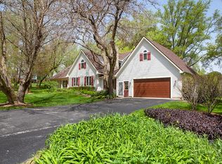 5714 Hillcrest Dr, Richmond, IL