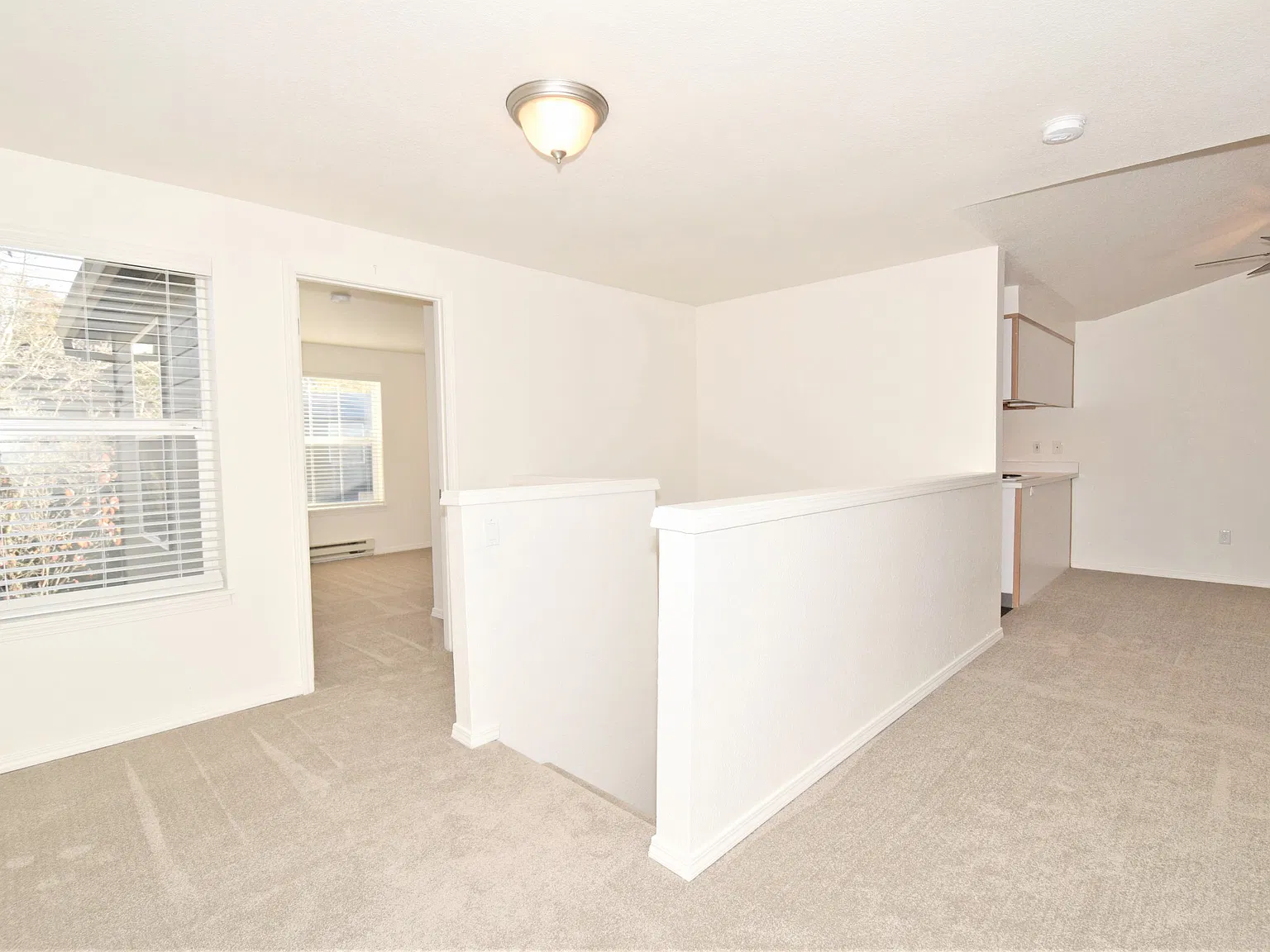 2 bed, 1000 sqft, $1,949 — Photo 1
