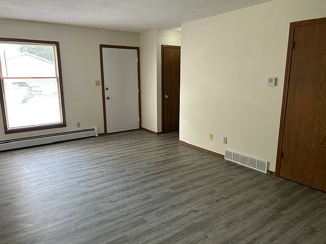631 East Grove Avenue - 7 — Photo 3