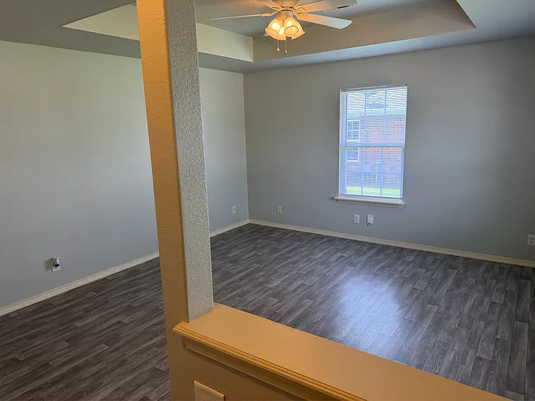 720 Appleridge Dr — Photo 2