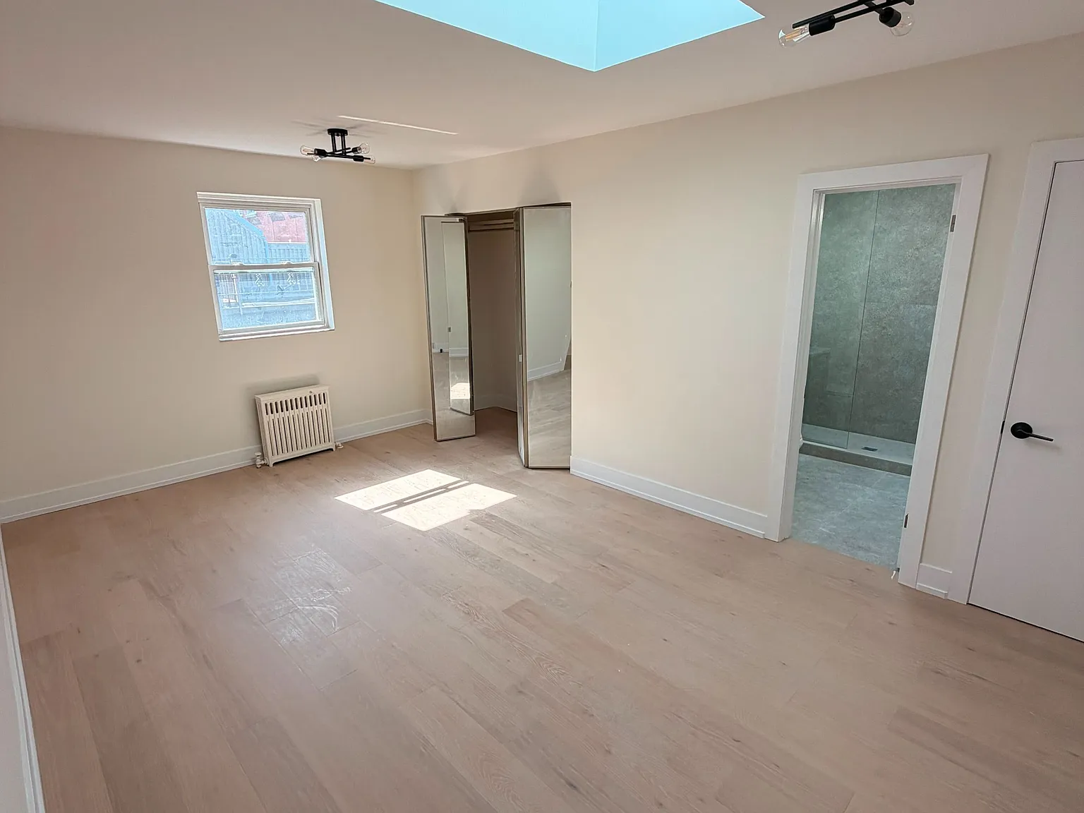 1 bed, $2,000 — Photo 4