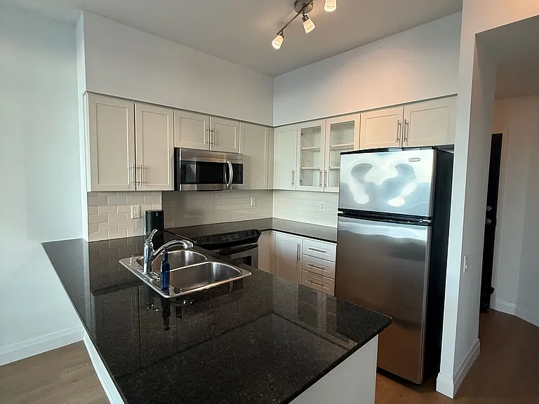 15 Windermere Ave #1403 — Photo 3