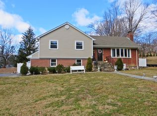 8 Macy Rd, Briarcliff Manor, NY 10510