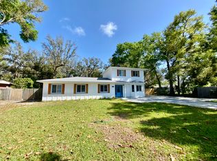 402 Fairpoint Dr, Gulf Breeze, FL 32561