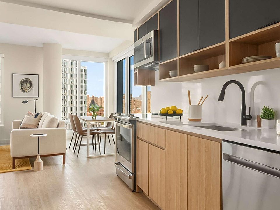 1st image of 2413 3rd Ave #808