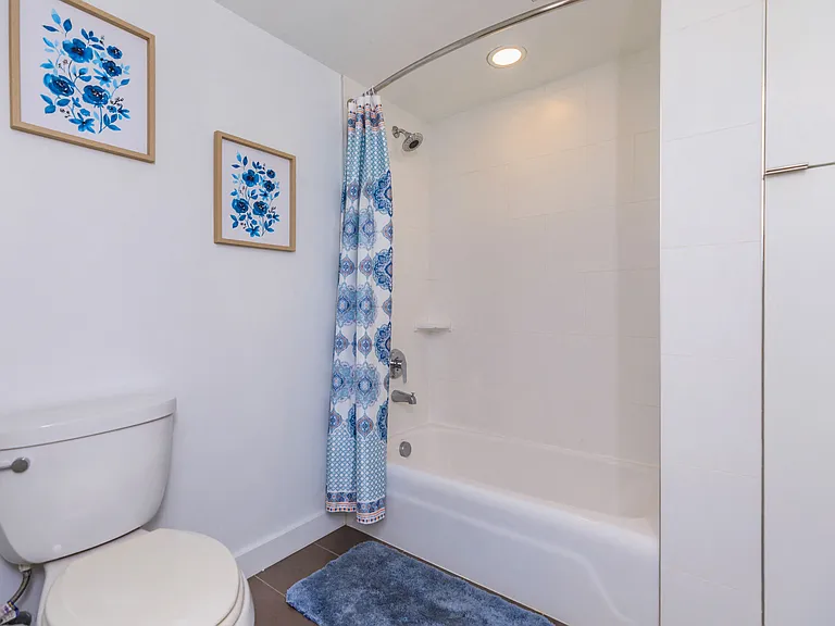Hendrix Apartments — Photo 46