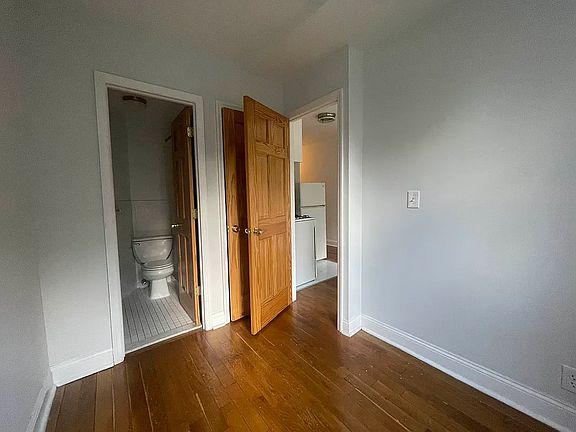 4th image of 39 Christopher St APT 1B