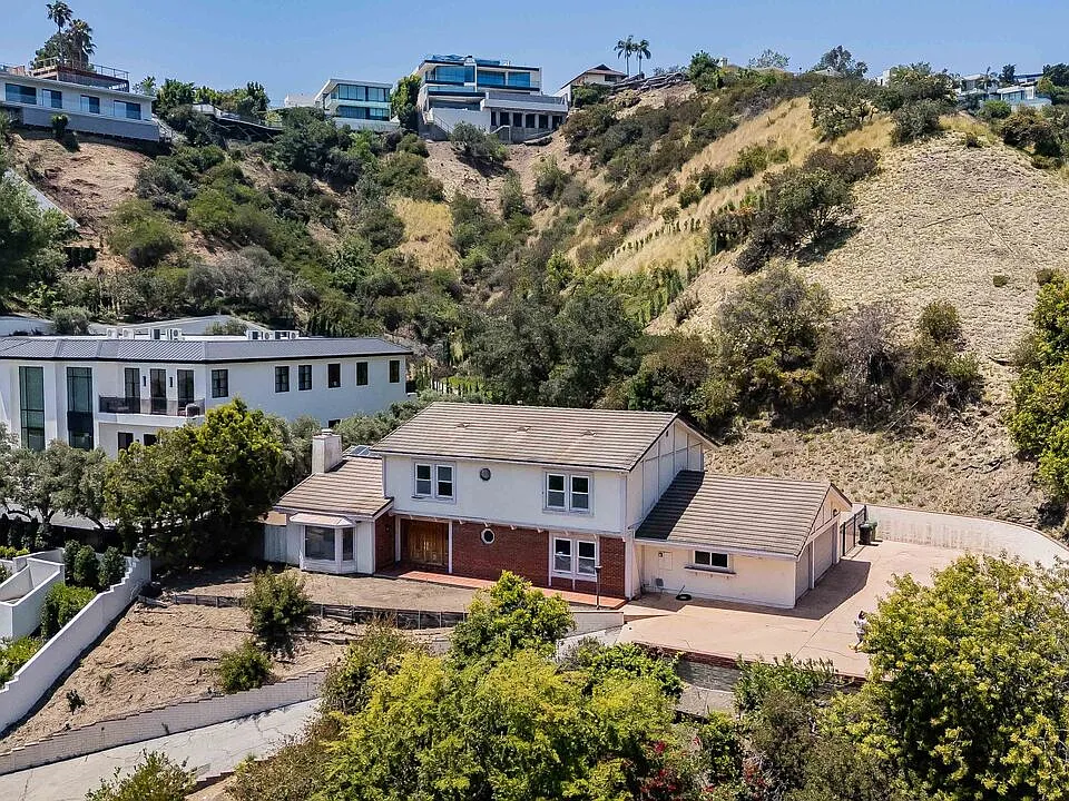 1181 Somera Rd
