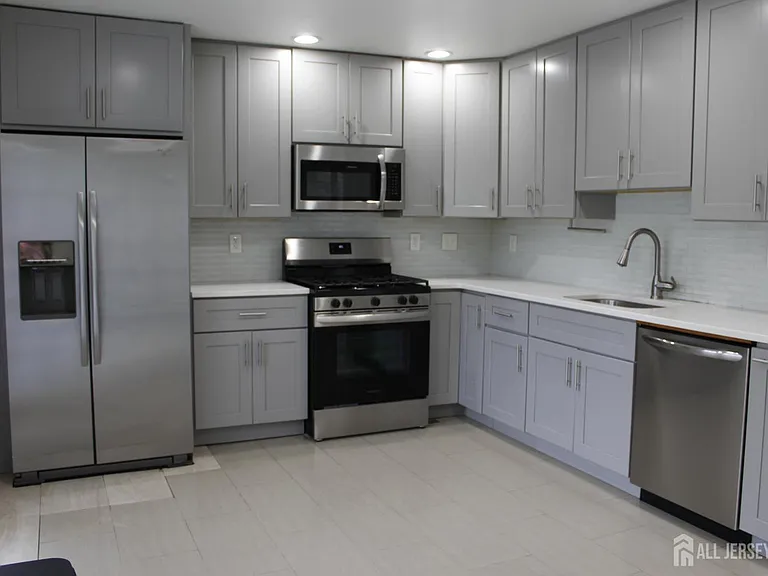 82 Washington Ave — Photo 7