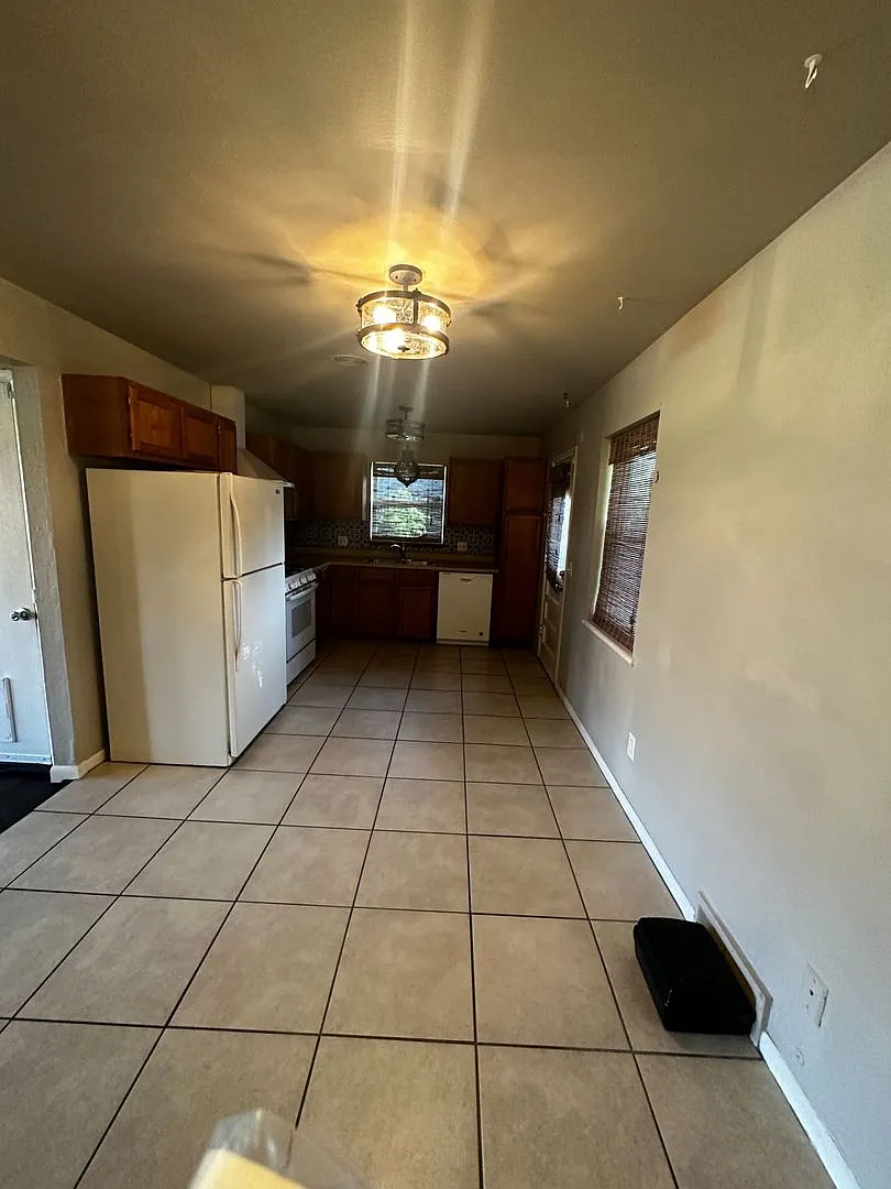 Great Location - Wood Floors — Photo 4