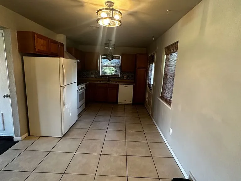 5020 Memory Ln — Photo 4