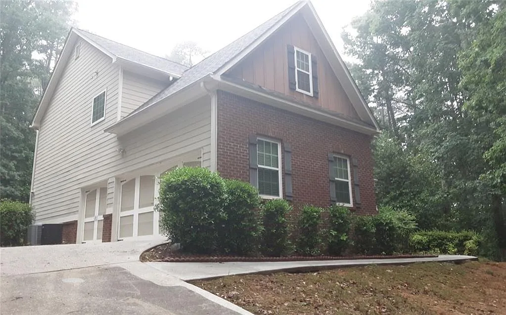 5 bed, 3.0 bath, 3924 sqft, $2,700 — Photo 1