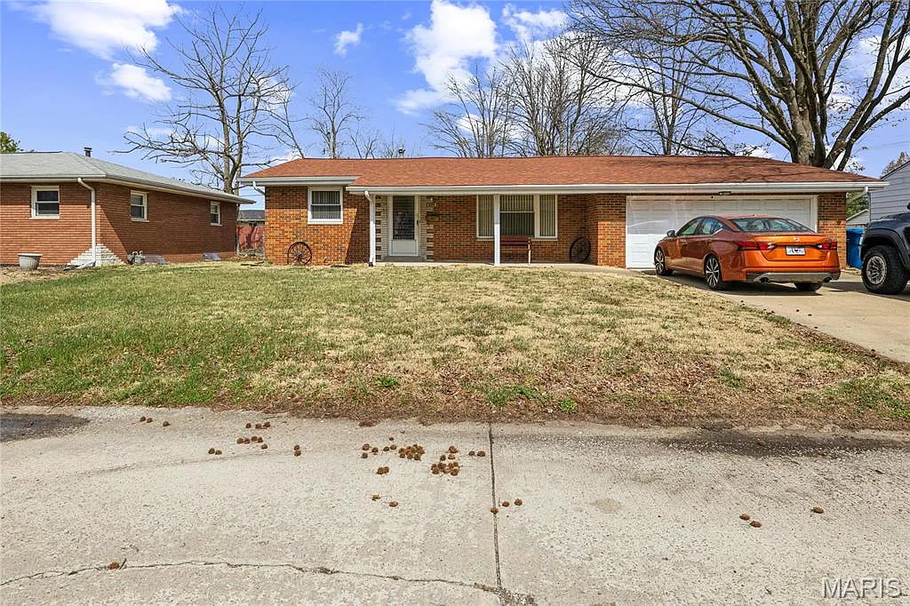 2533 Ivy Ln photo 1