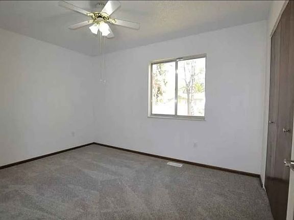 3rd image of 813 Della Vista Ln