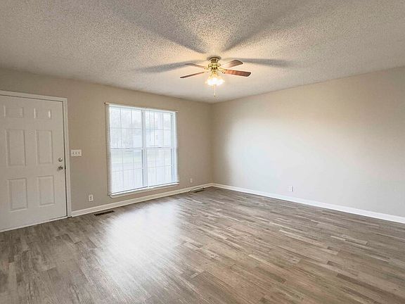 4th image of 1012 Cooper Dr