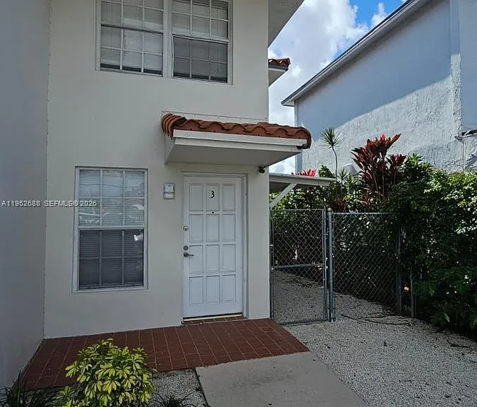 5720 SW 5th St — Photo 5