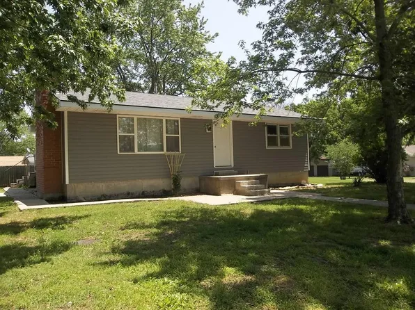 417 S 6th St, Humboldt, KS 66748