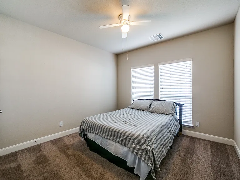 8916 Monument Parke — Photo 18