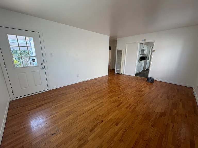 2111 Plant Ave — Photo 6