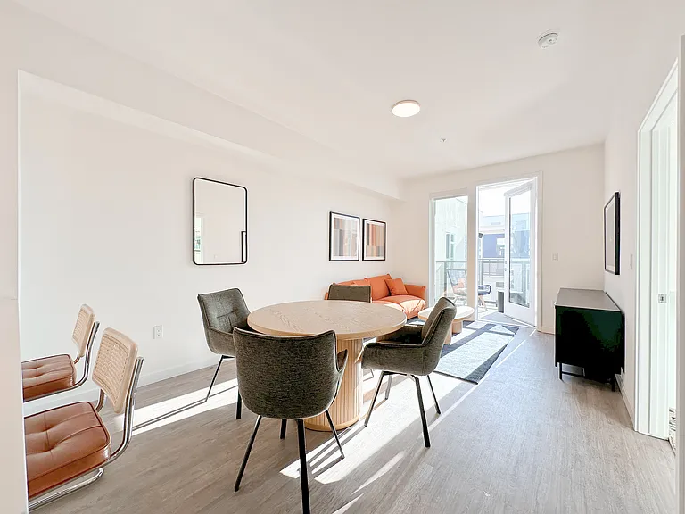 815 S Kingsley Dr — Photo 3