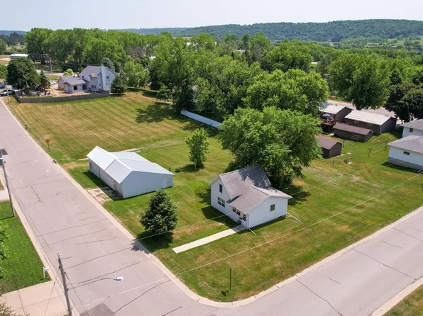 1003 Grand St SE, Chatfield, MN 55923