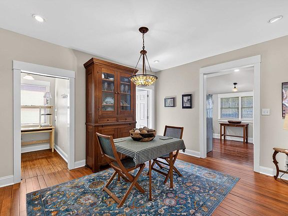 4th image of 407 N Washington St