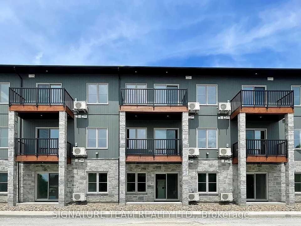 78 Queen St #208