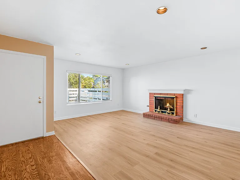 2039 Village Wood Rd — Photo 16