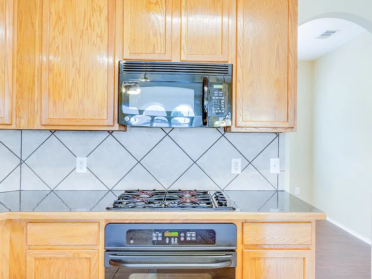 409 Knoll Park Ct — Photo 5