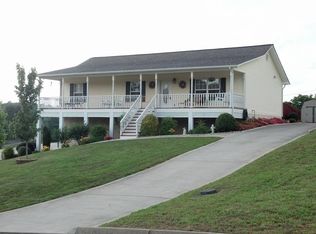 105 Luke Leinart Ln, Rocky Top, TN 37769