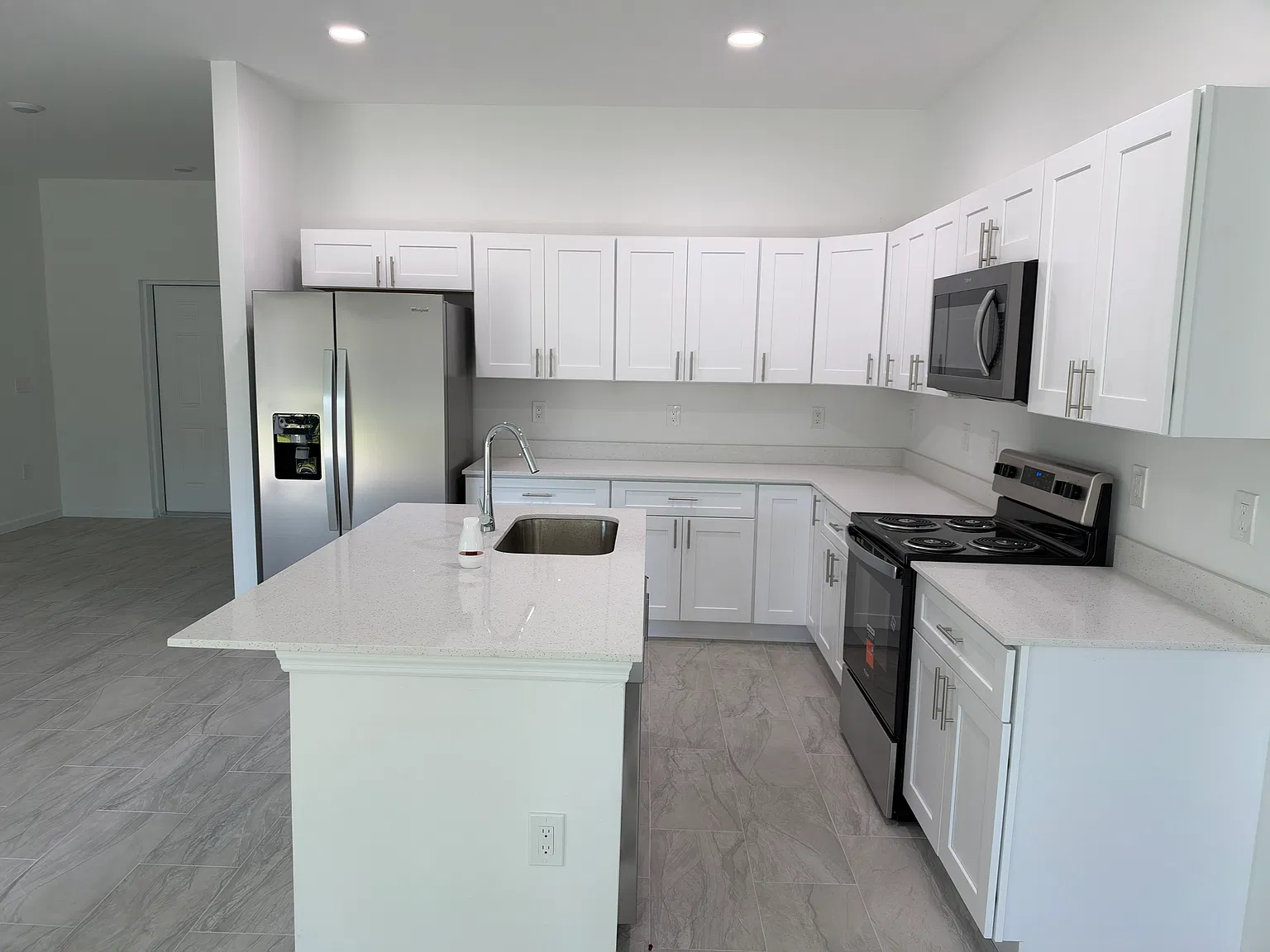 3 bed, 1600 sqft, $2,050 — Photo 3