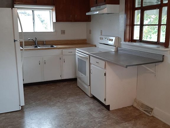 kitchen & dining area 18 x 9