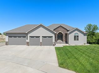 3305 Spruce Ln, Minot, ND 58701