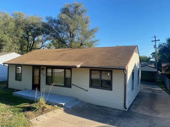 225 E Radio Ln, Arkansas City, KS 67005