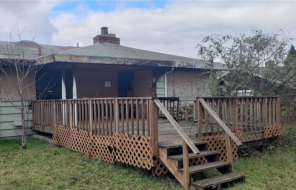 2nd image of 806 Jefferson Ave NE