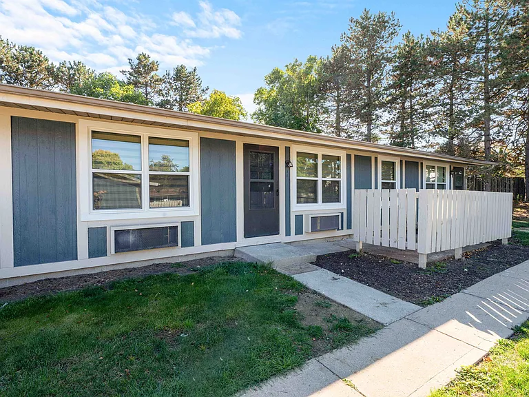 Heathmore Villas Apartments — Photo 4