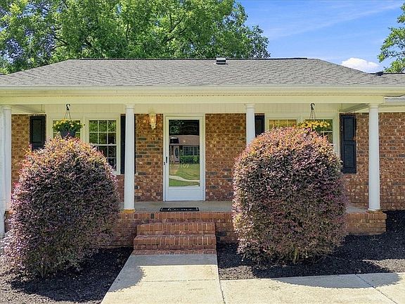 3rd image of 109 Griffin Cir