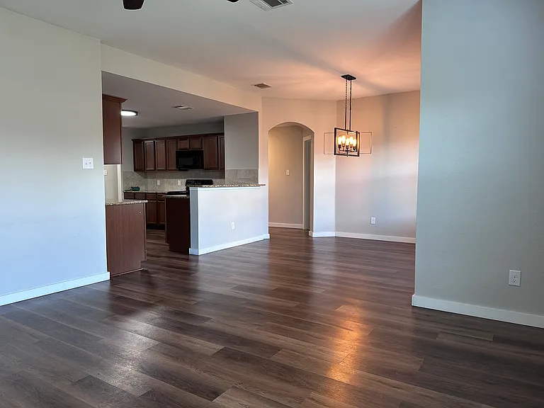 1404 Pampa Grass Dr — Photo 5
