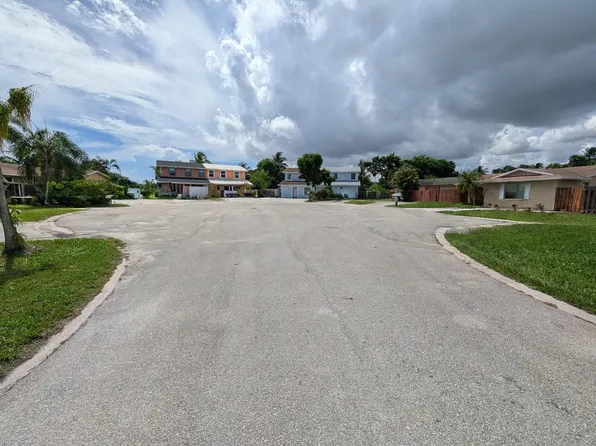 8599 Crater Ter, West Palm Beach, FL 33403