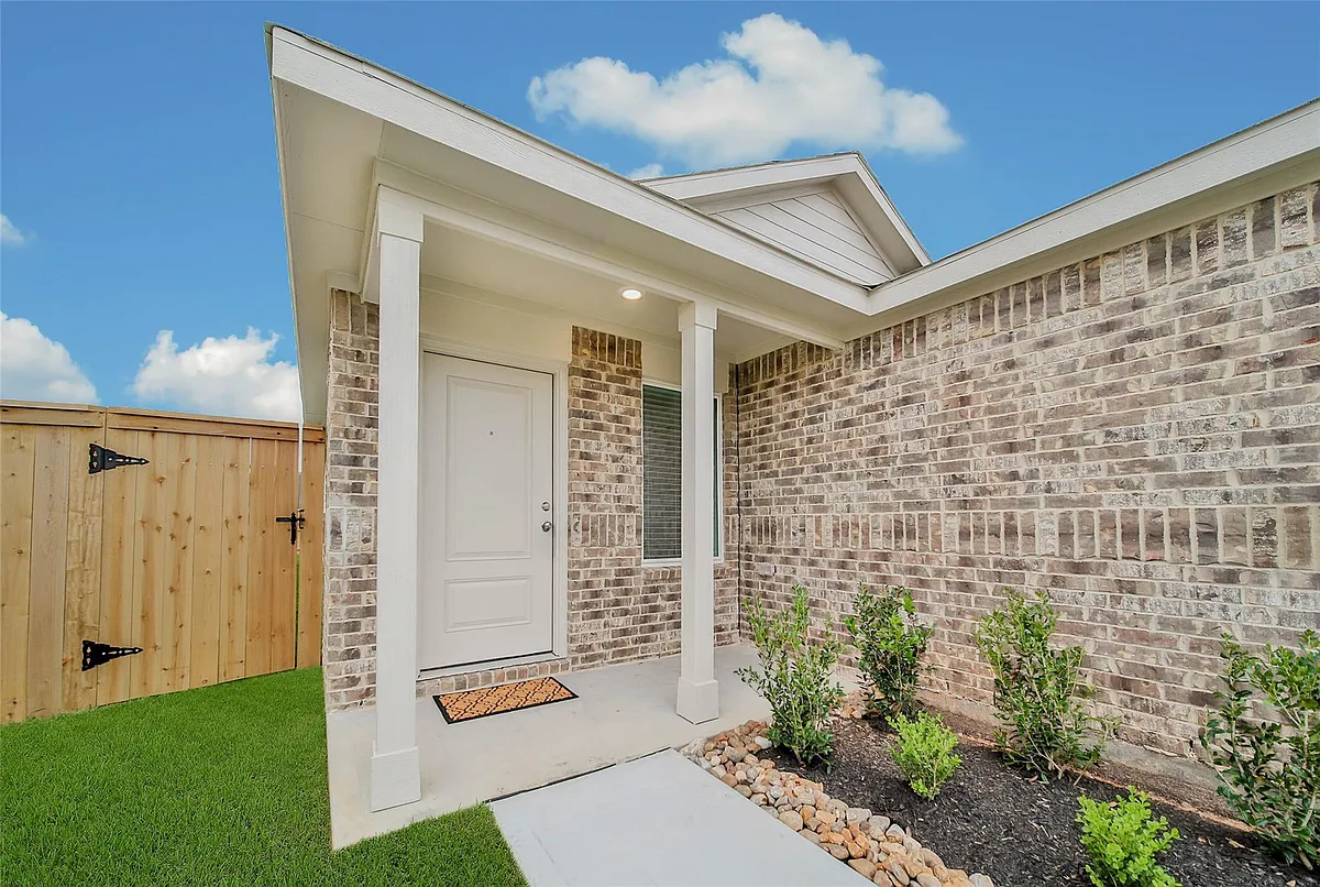 Building Photo - 723 Umbrella Tree Dr