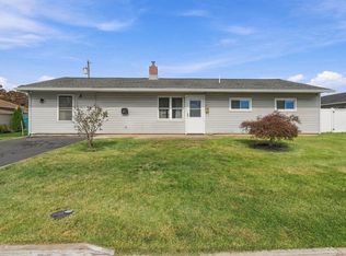 168 Farmbrook Dr, Levittown, PA 19055