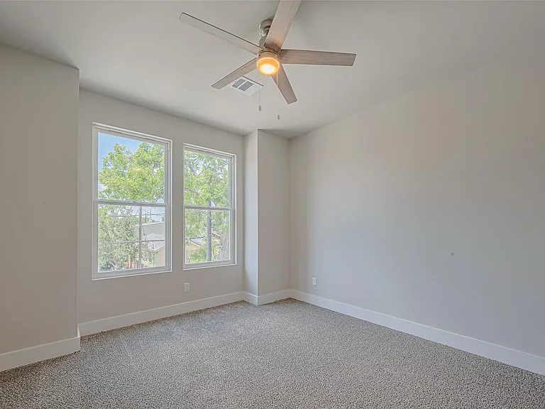 2414 Sam Wilson 1 St — Photo 24