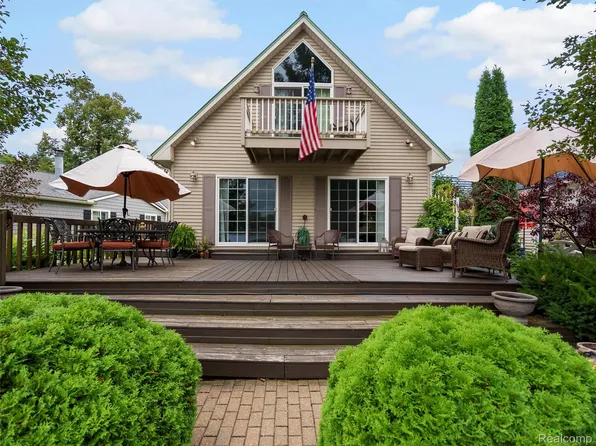 6102 Lakeview Park Dr, Linden, MI 48451