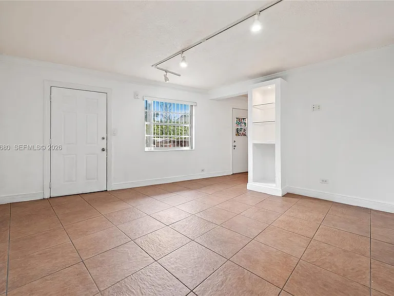 1610 NW North River Dr #110 — Photo 5