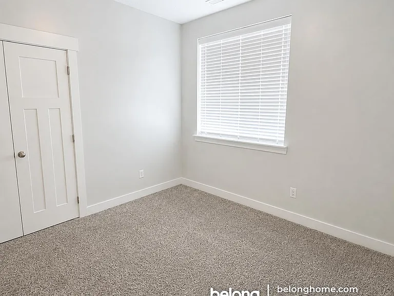 702 W 380 N — Photo 4